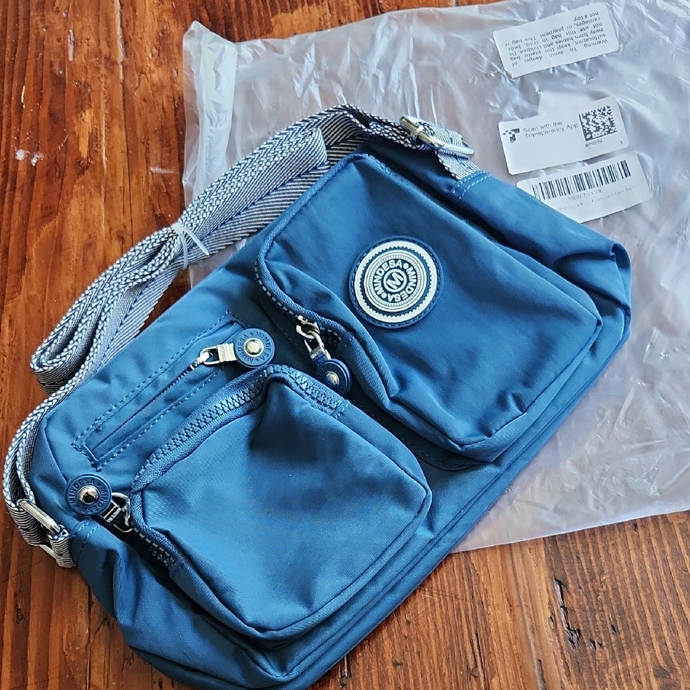 Crossbody Purse Travel Bag ☆ Brand NEW ☆ Blue & Grey In Color Muliple Pkts ☆ WoW